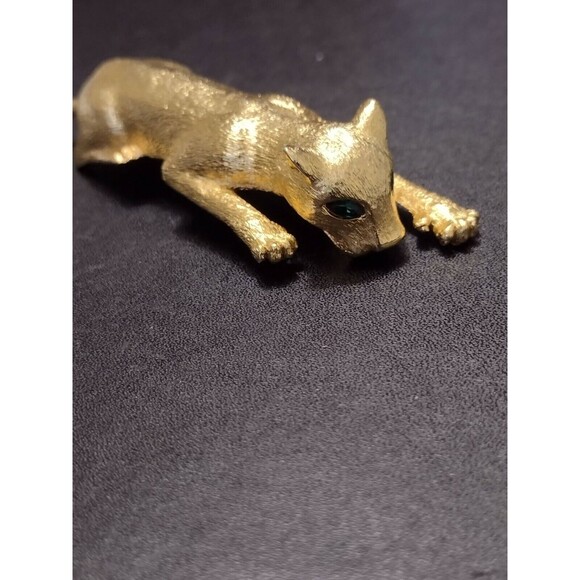 Gold plated crawling cat brooch - Picture 9 of 9